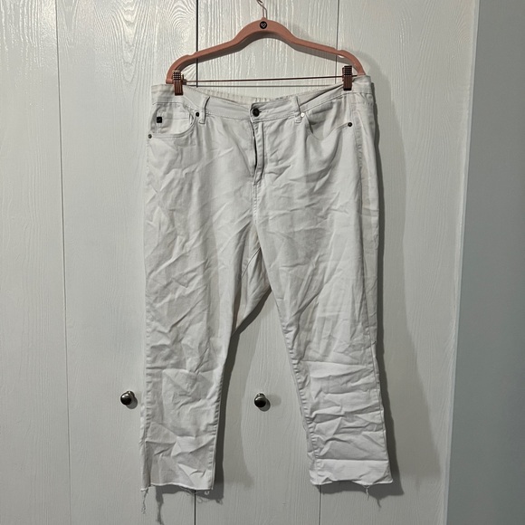 Kancan Light White Capris - Picture 2 of 3